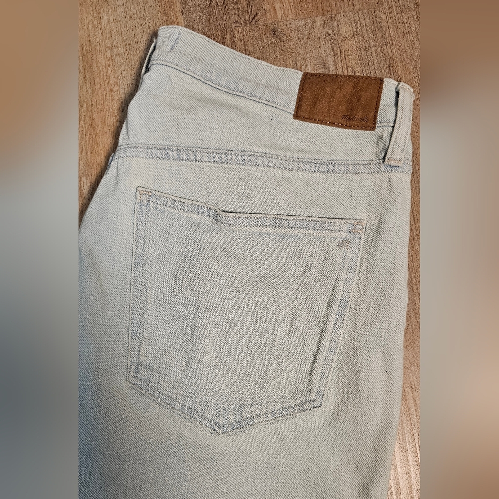 Classic White Women's Jeans - Picture 3 of 10